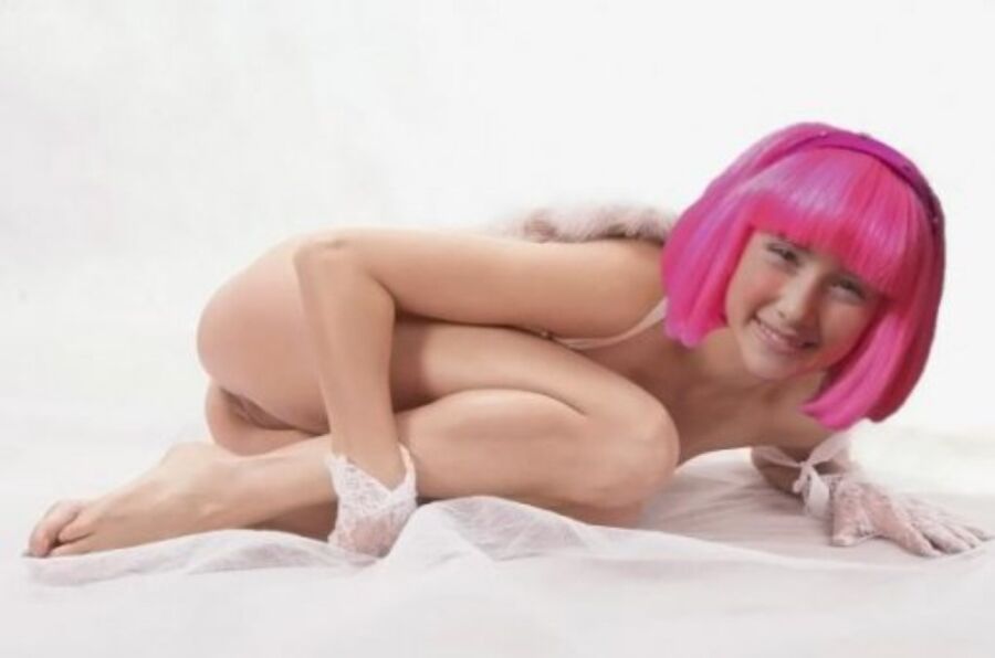 Fotos sensuais de Stephanie em Lazy Town