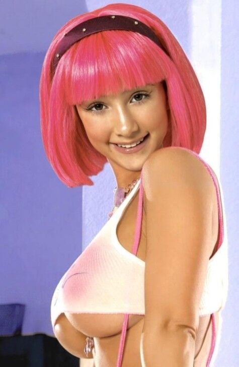 Fotos sensuais de Stephanie em Lazy Town