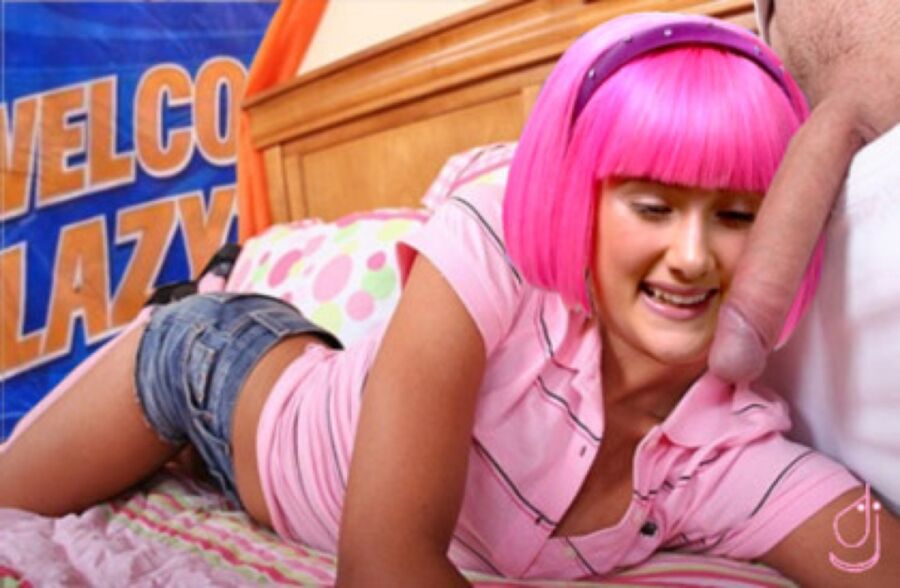 Fotos sensuais de Stephanie em Lazy Town