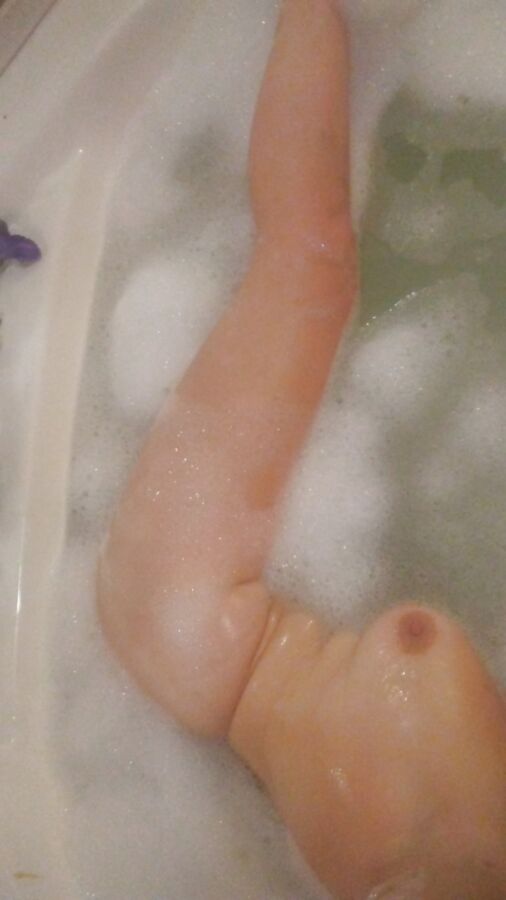 Je me détends juste dans la baignoire