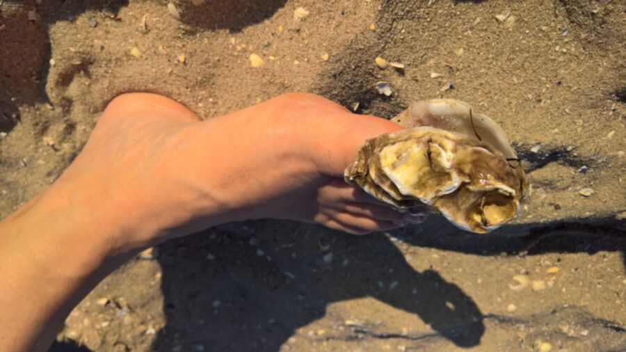 butjarding nackt am Strand