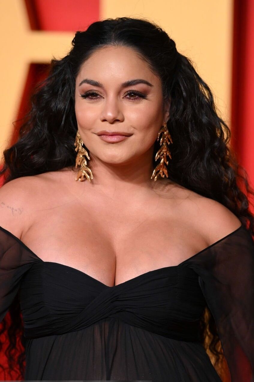 Vanessa Hudgens bellamente embarazada