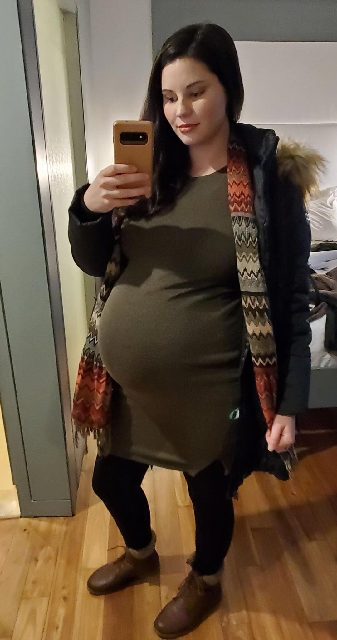 Mirror mirror on the wall, who's the sexiest preggo of them all?