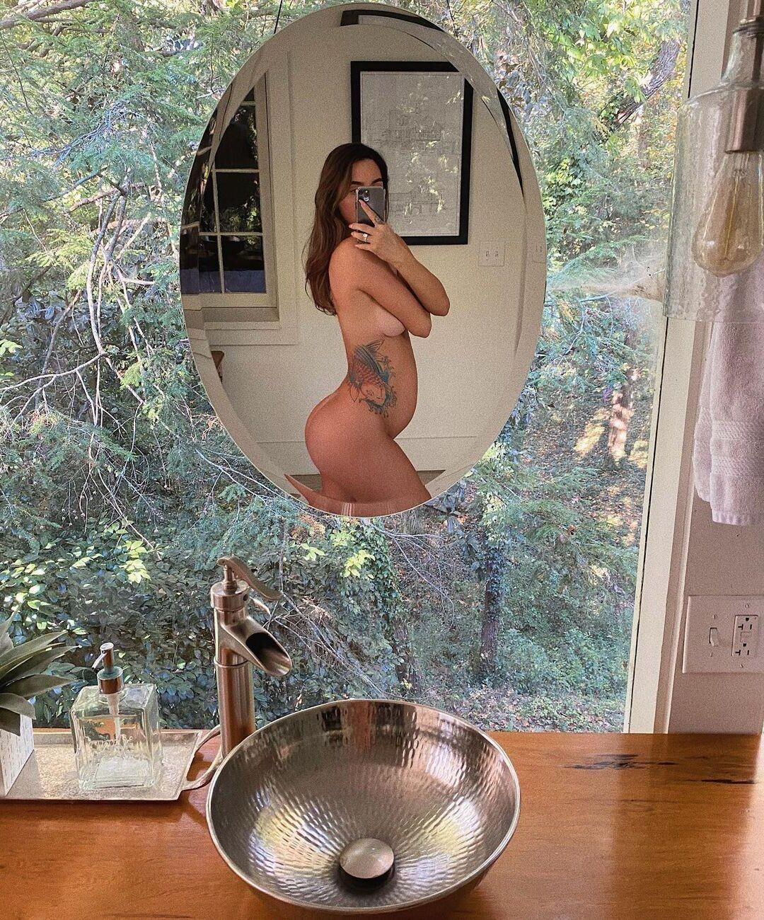 Mirror mirror on the wall, who's the sexiest preggo of them all?