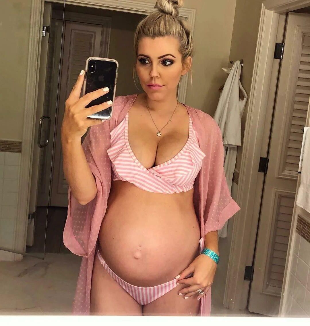 Mirror mirror on the wall, who's the sexiest preggo of them all?