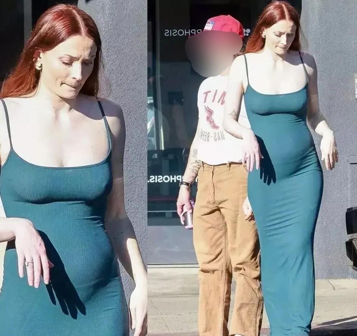 preggo hoe Sophie Turner avec 2ème petit pain au four