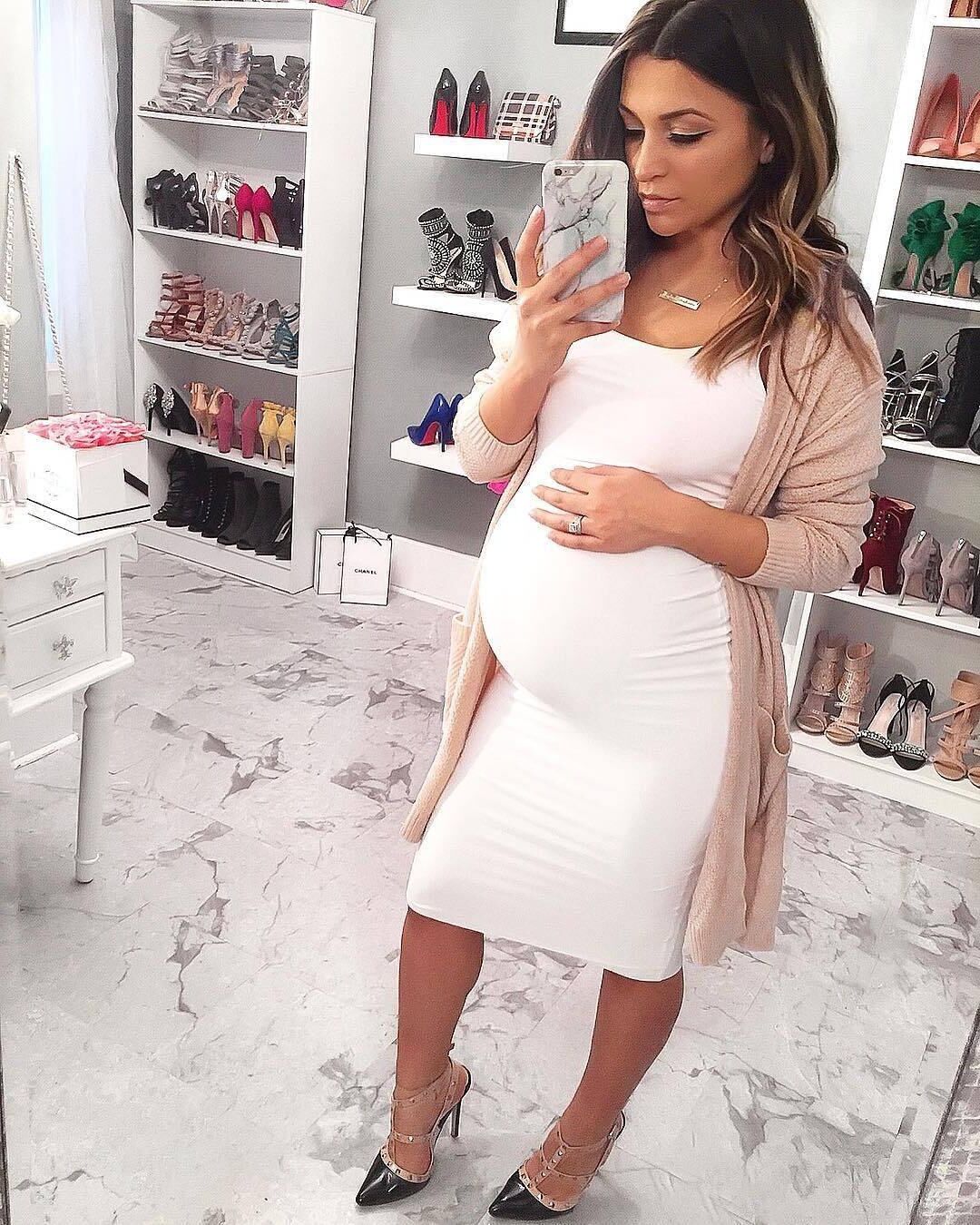 Mirror mirror on the wall, who's the sexiest preggo of them all?