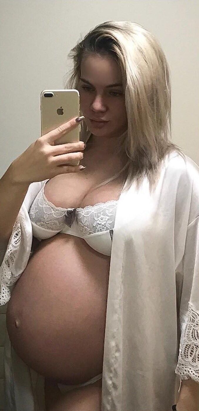 Mirror mirror on the wall, who's the sexiest preggo of them all?