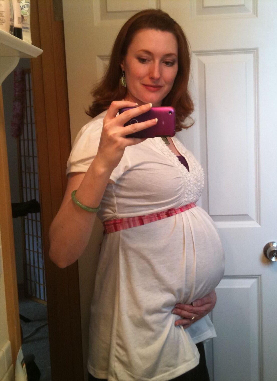 Mirror mirror on the wall, who's the sexiest preggo of them all?