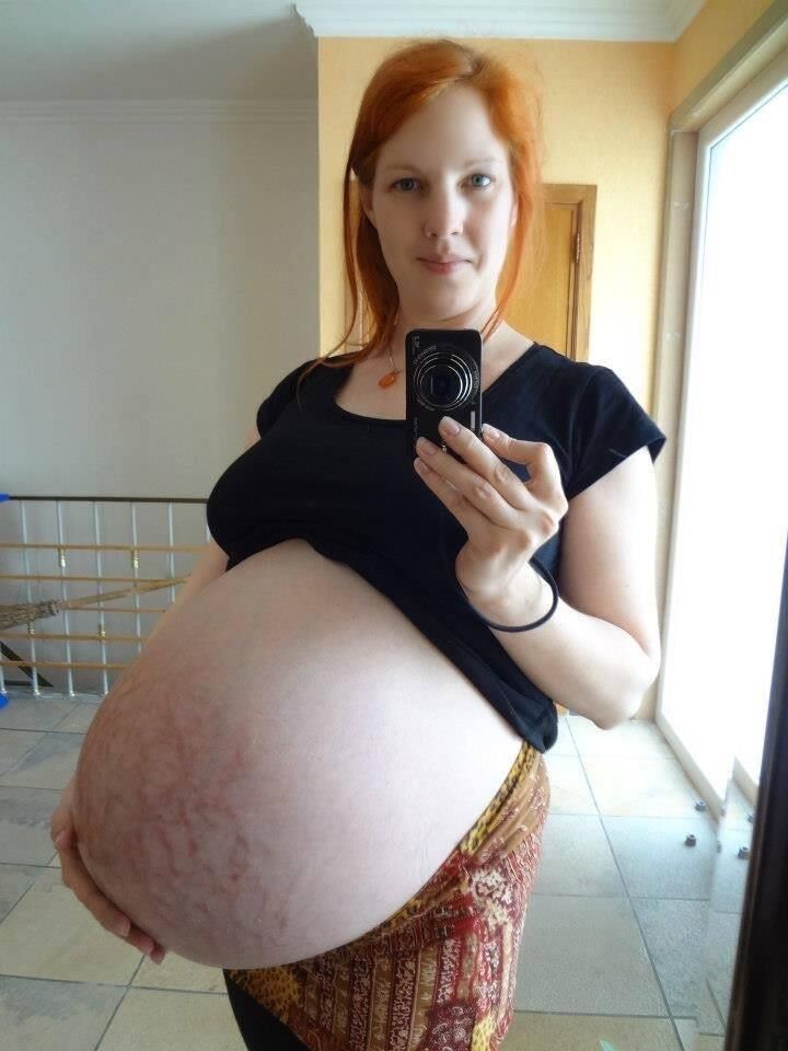 Mirror mirror on the wall, who's the sexiest preggo of them all?