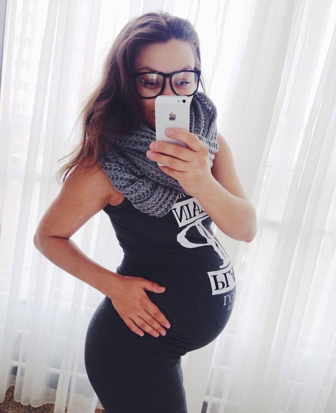 Mirror mirror on the wall, who's the sexiest preggo of them all?