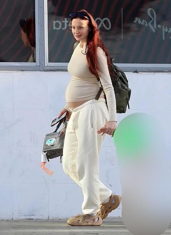 preggo hoe Sophie Turner avec 2ème petit pain au four