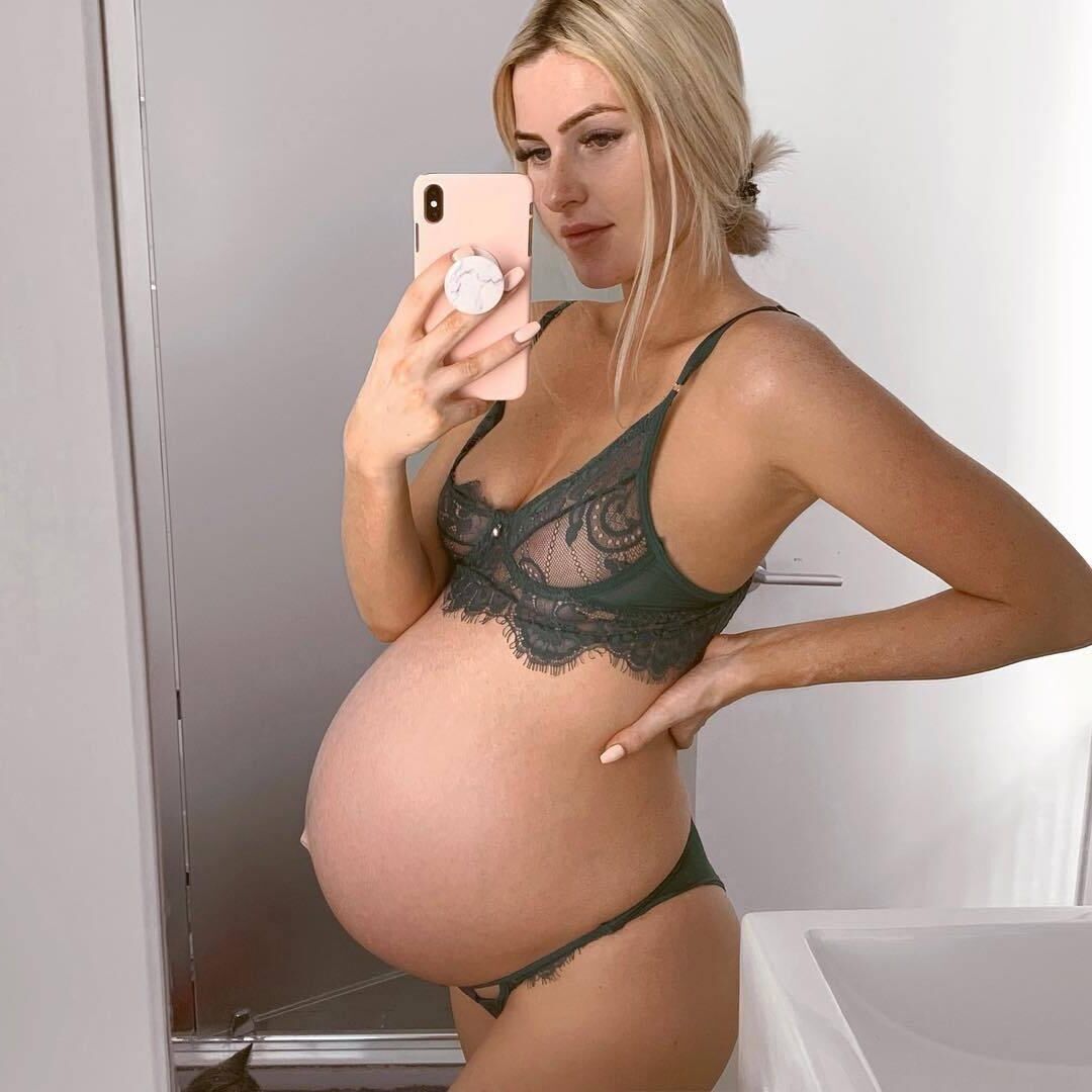 Mirror mirror on the wall, who's the sexiest preggo of them all?