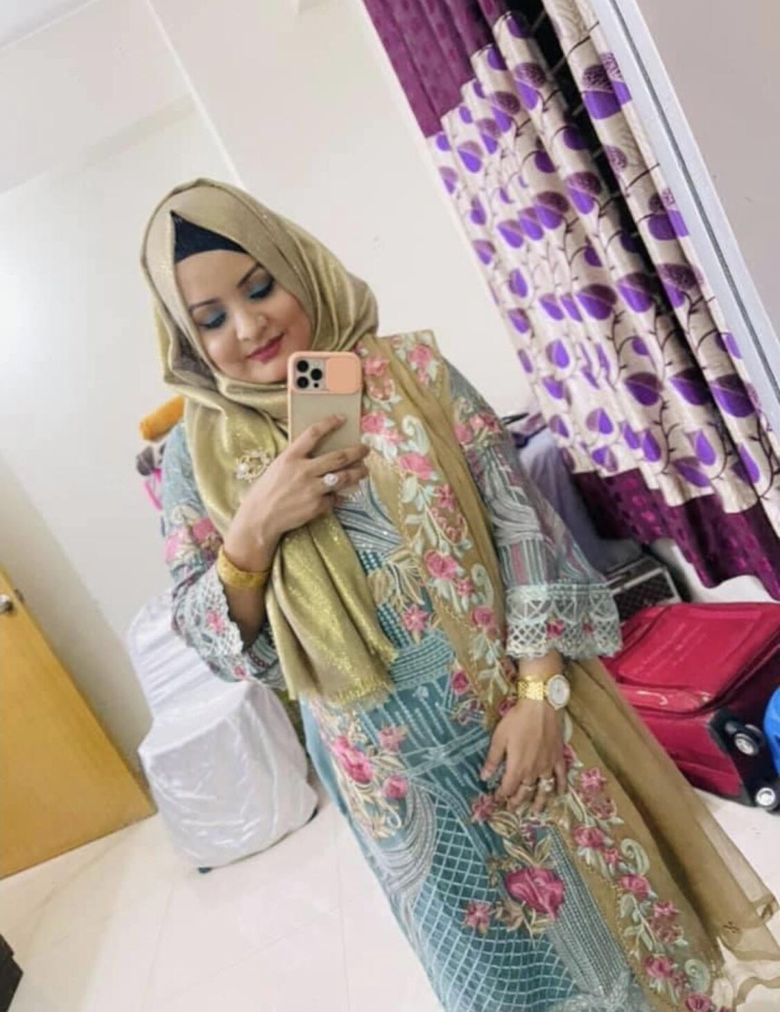 Pregnant hijabi milf