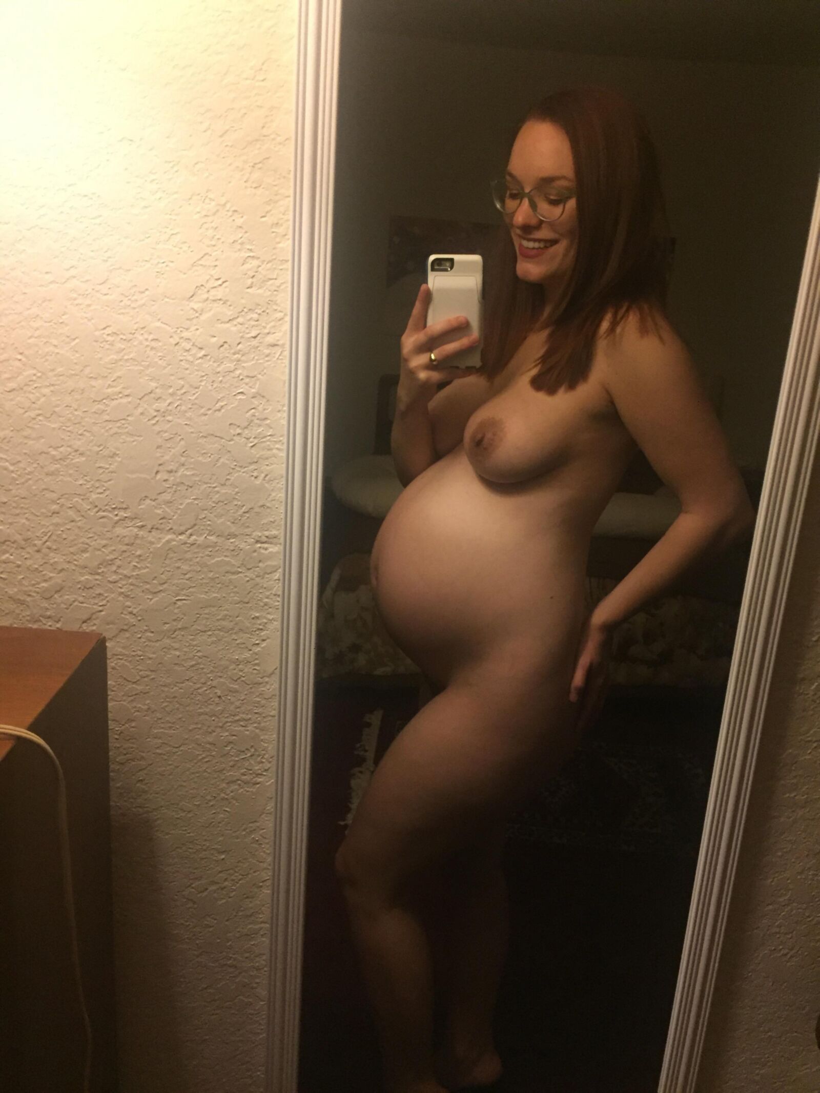 Mirror mirror on the wall, who's the sexiest preggo of them all?