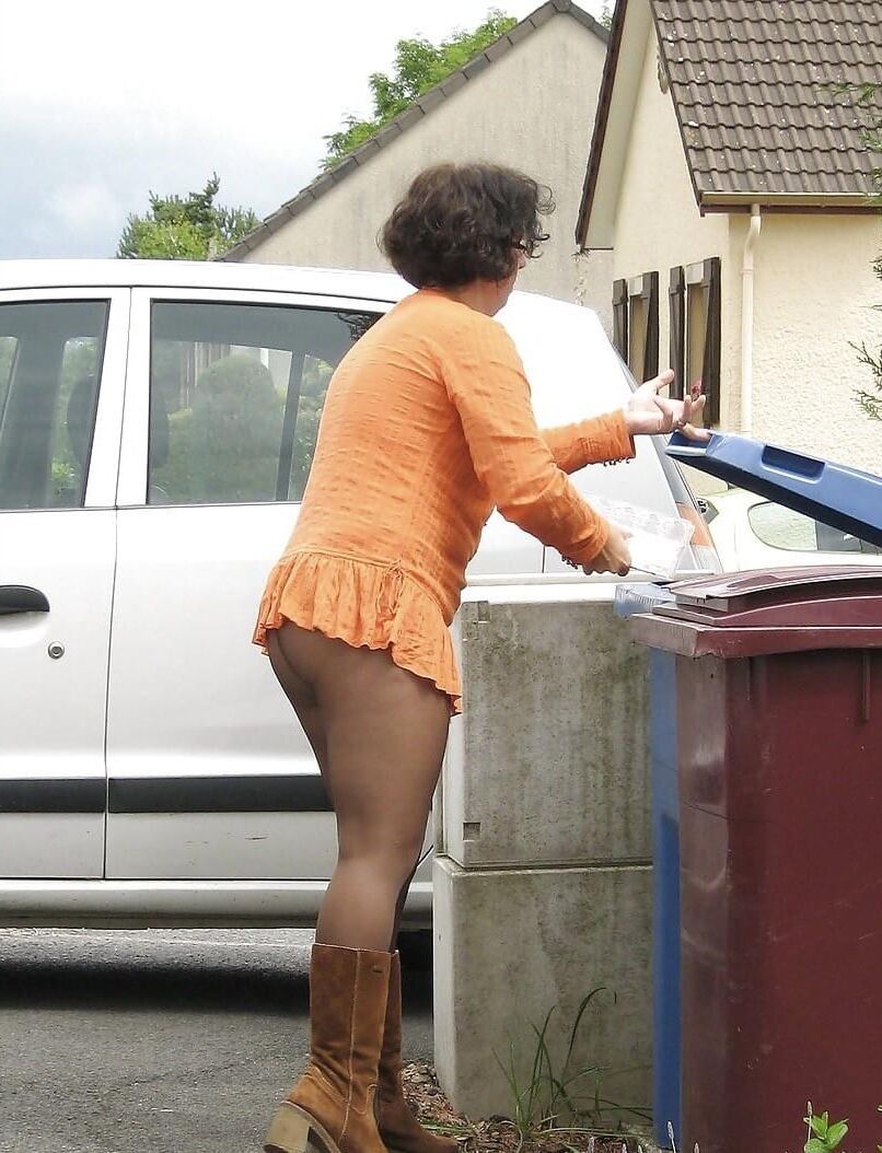 Amazing pantyhose milf