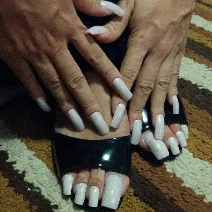 uñas de los pies muy largas