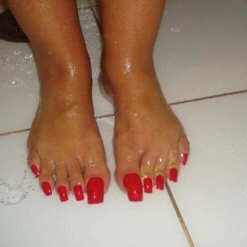 uñas de los pies muy largas