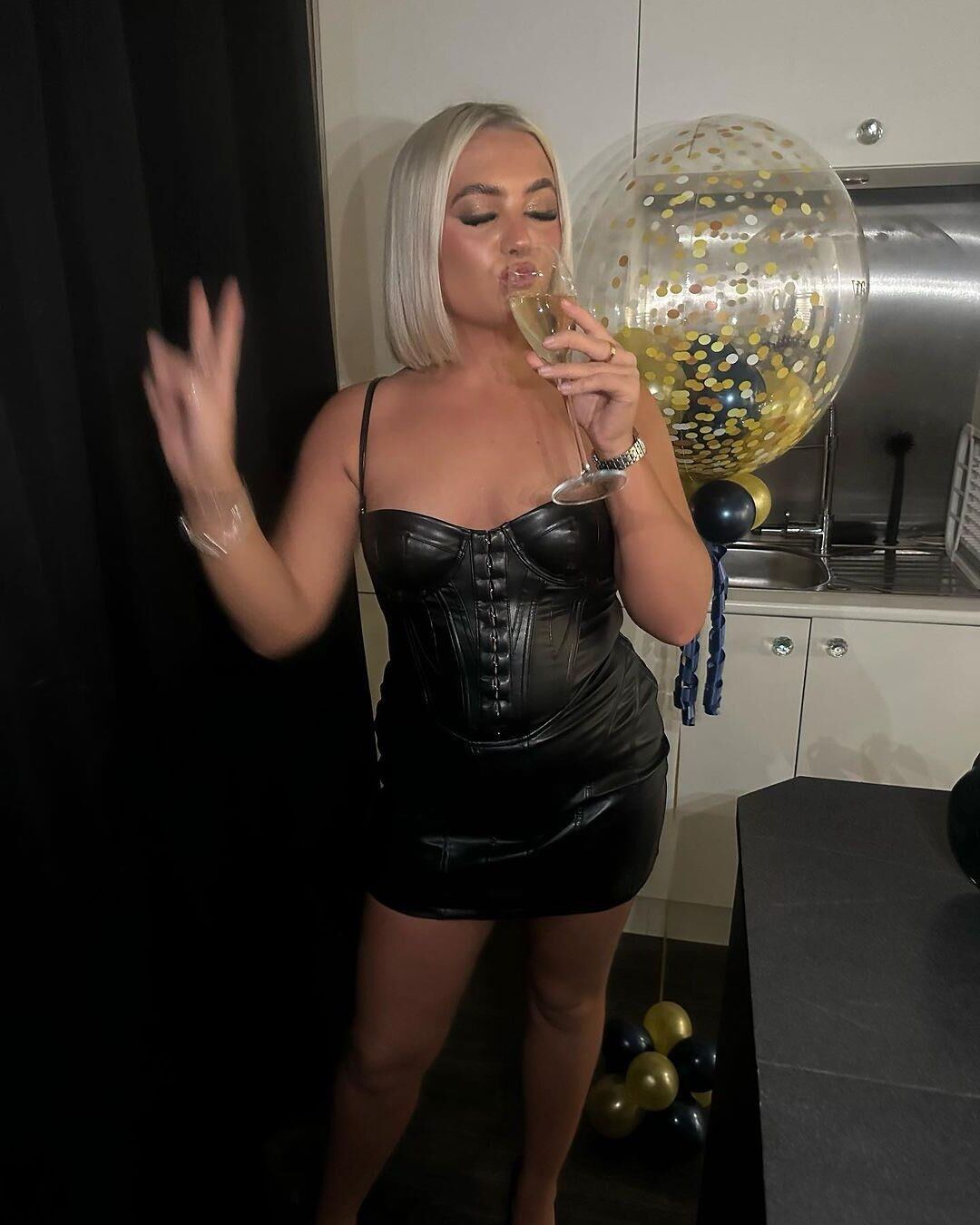 shiny dress 