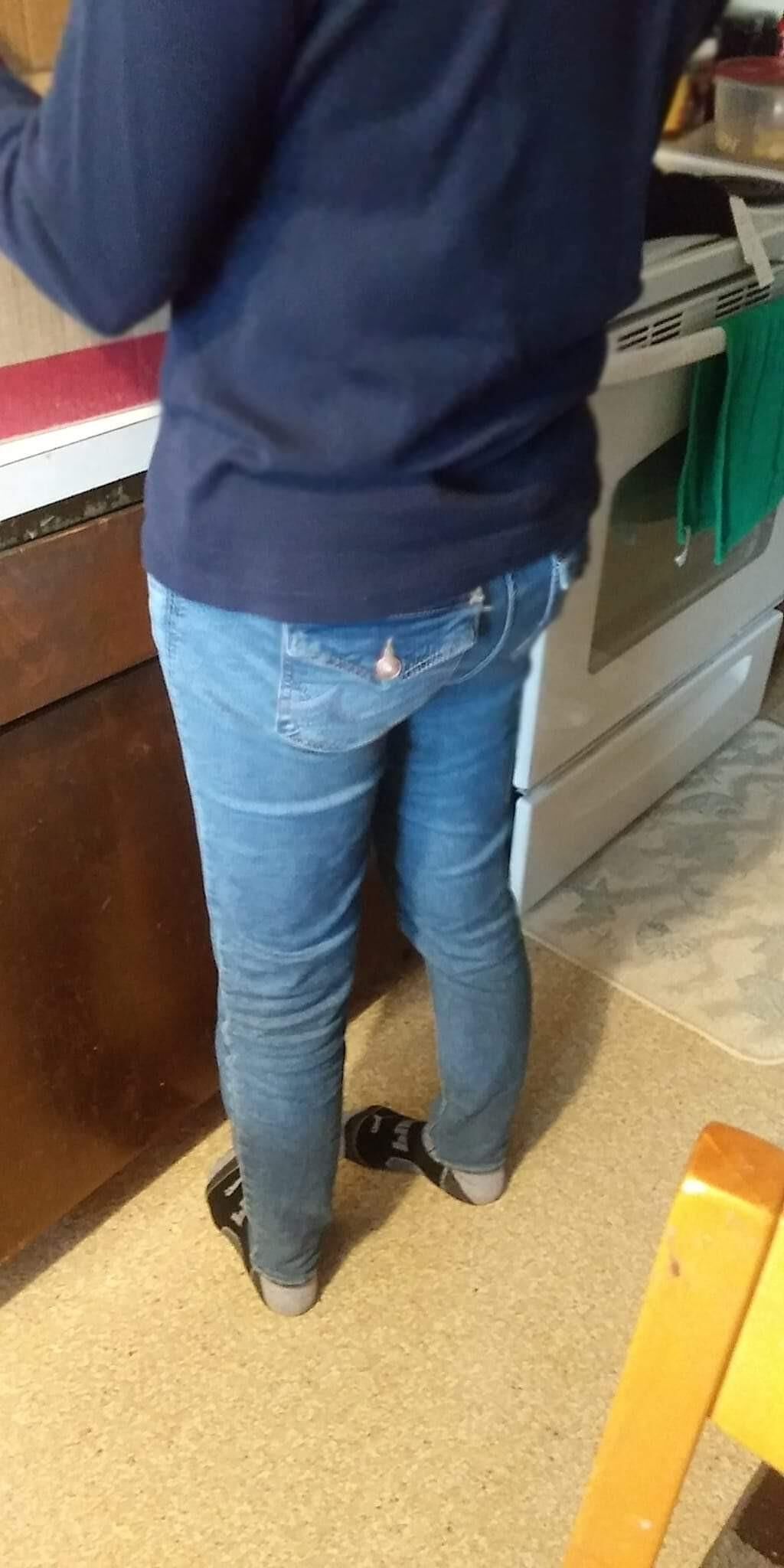 Der geile Arsch meiner Frau in engen Jeans.