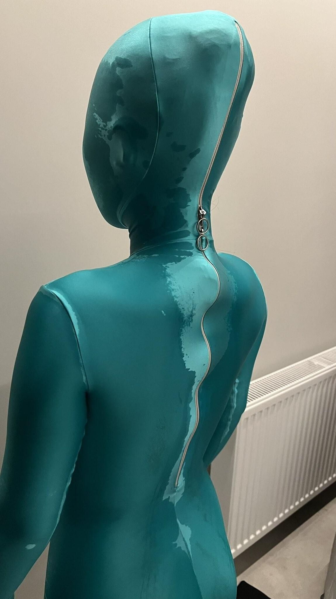 Zentai mojado y desordenado