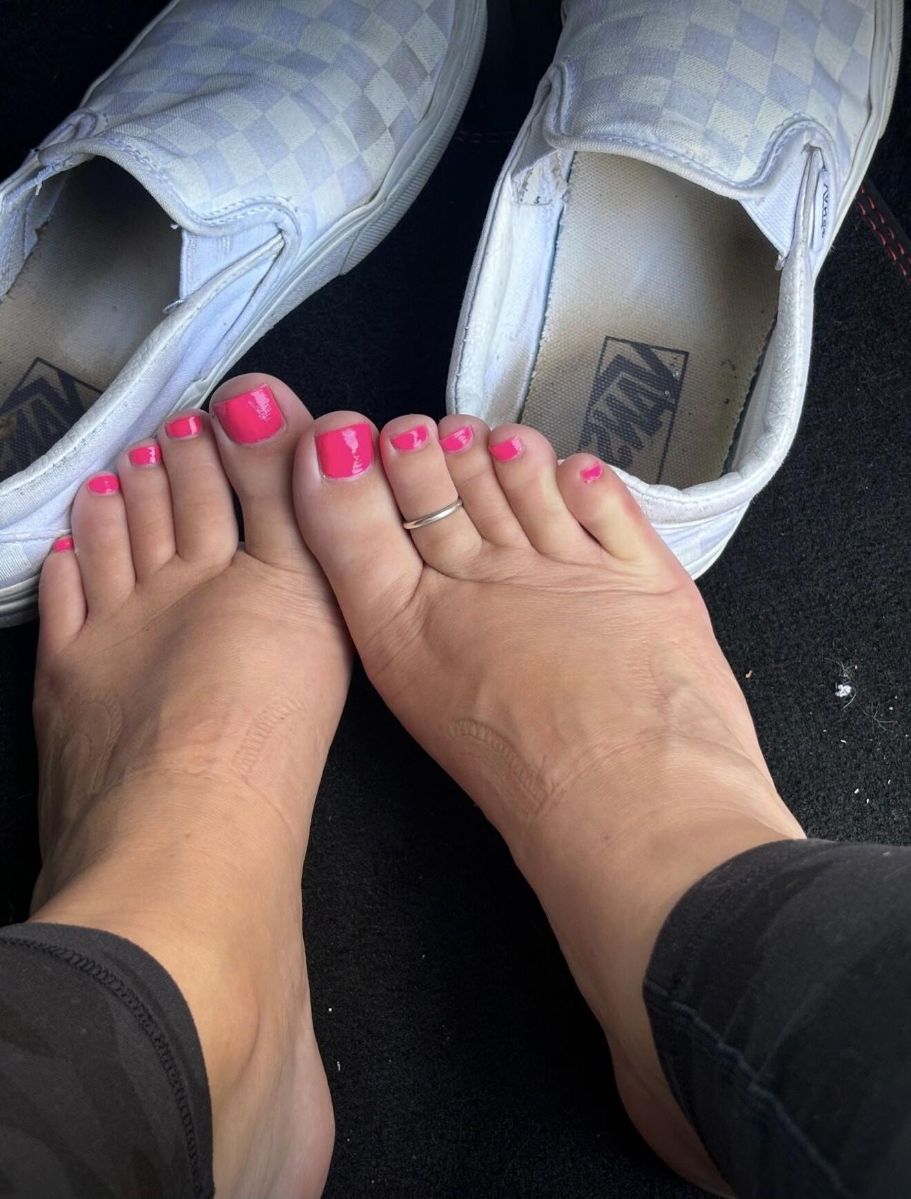 Ash removes her sweaty Vans in the car to show her toes