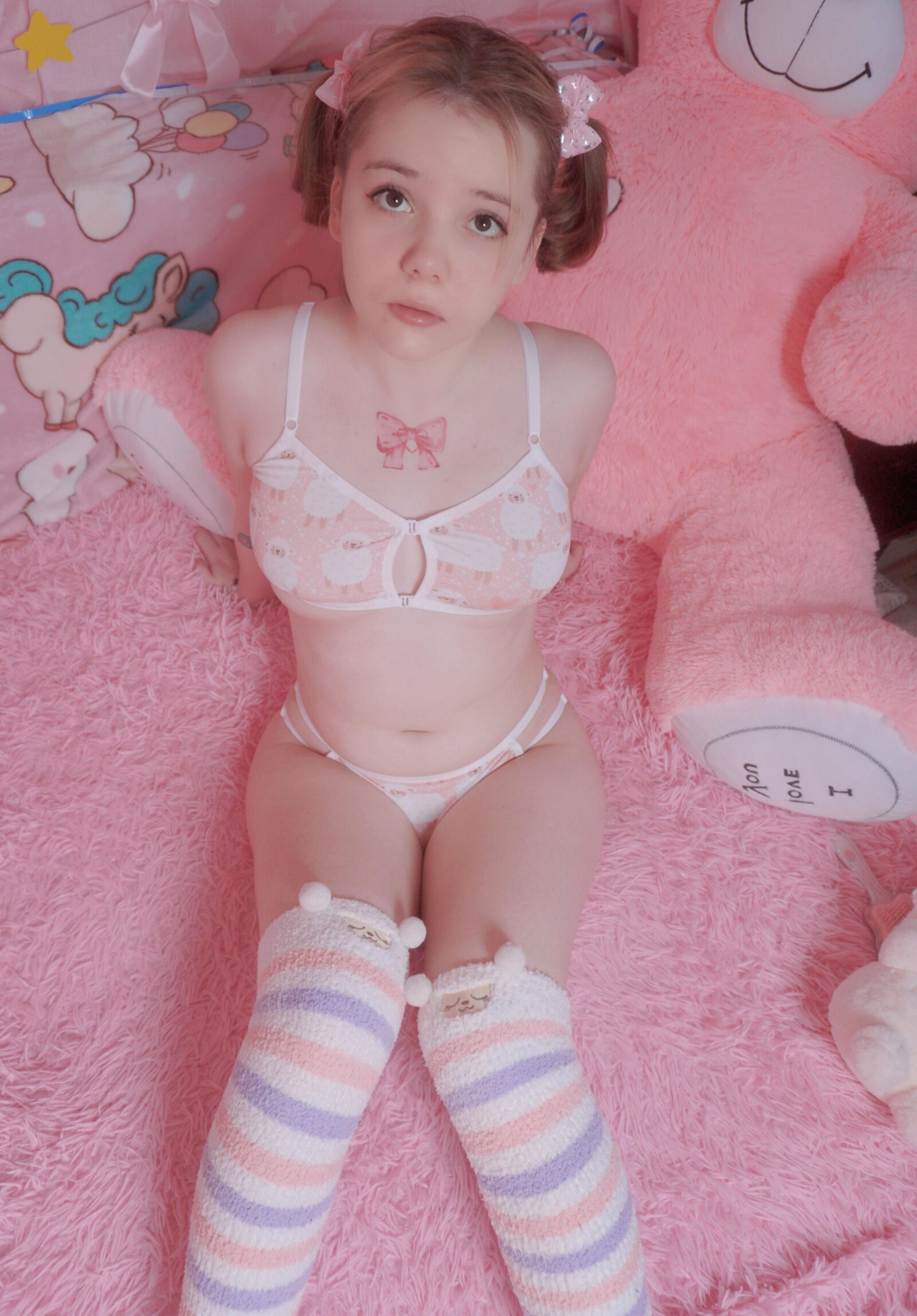 Petits Nichons en Mode ABDL et Couche culotte 