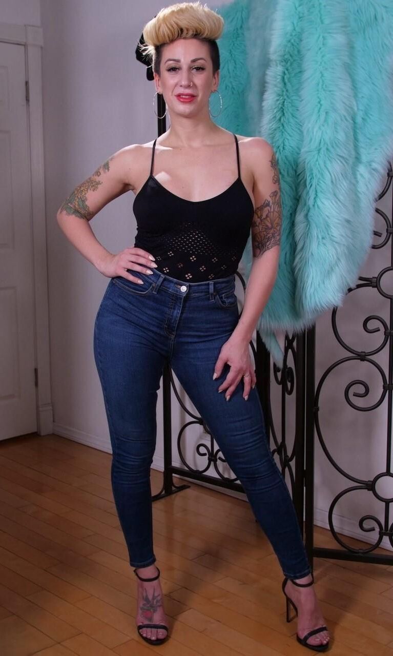 Cumsluts in Jeans und Heels