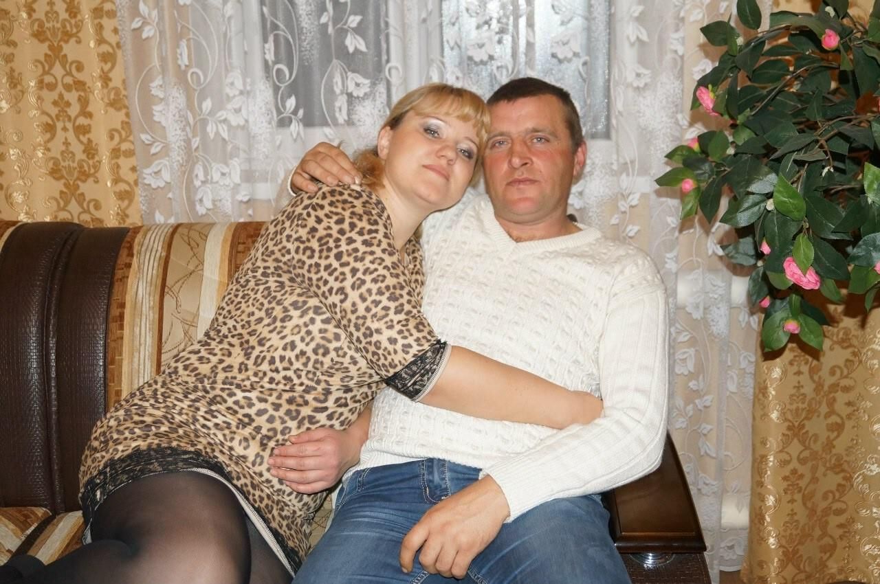 Vous vouliez un esclave d'un couple russe ? Lequel préférez-vous ?