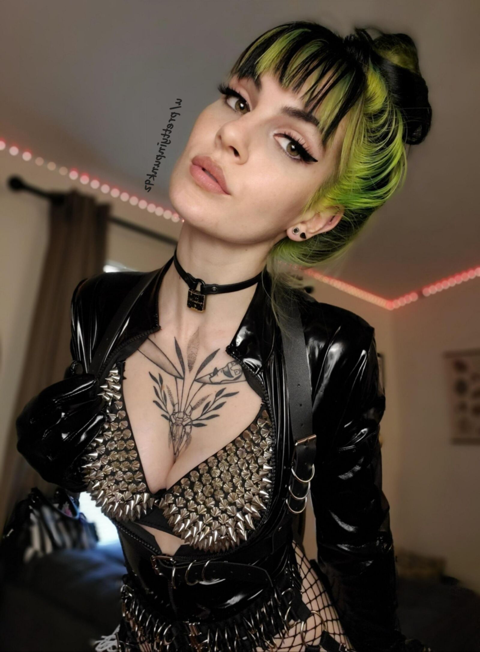 Fetish 2437