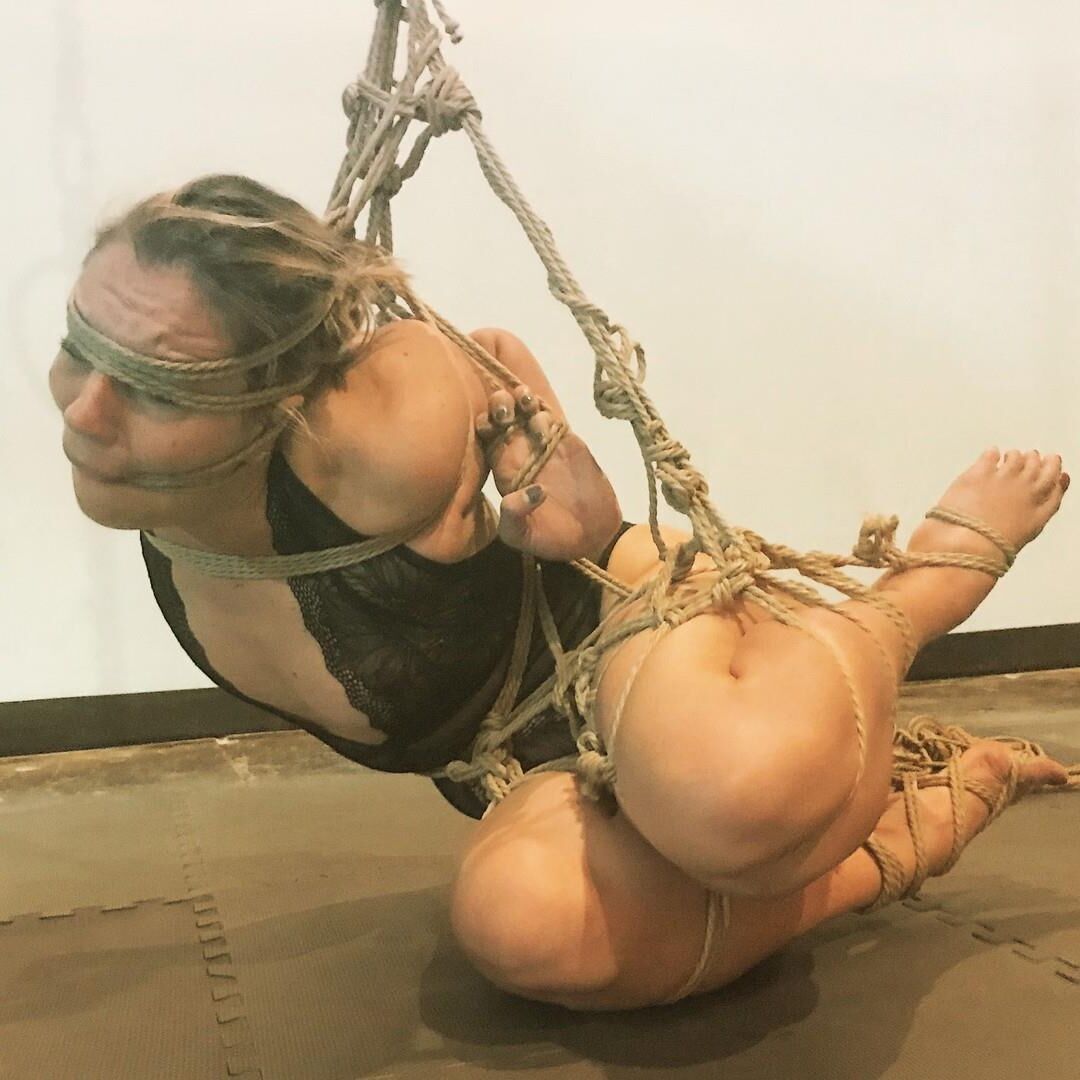 kinbaku emiliann