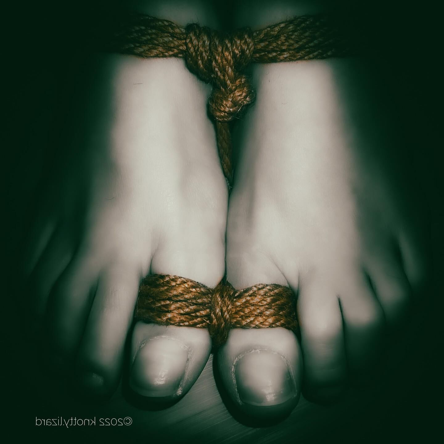 bondageins aux pieds