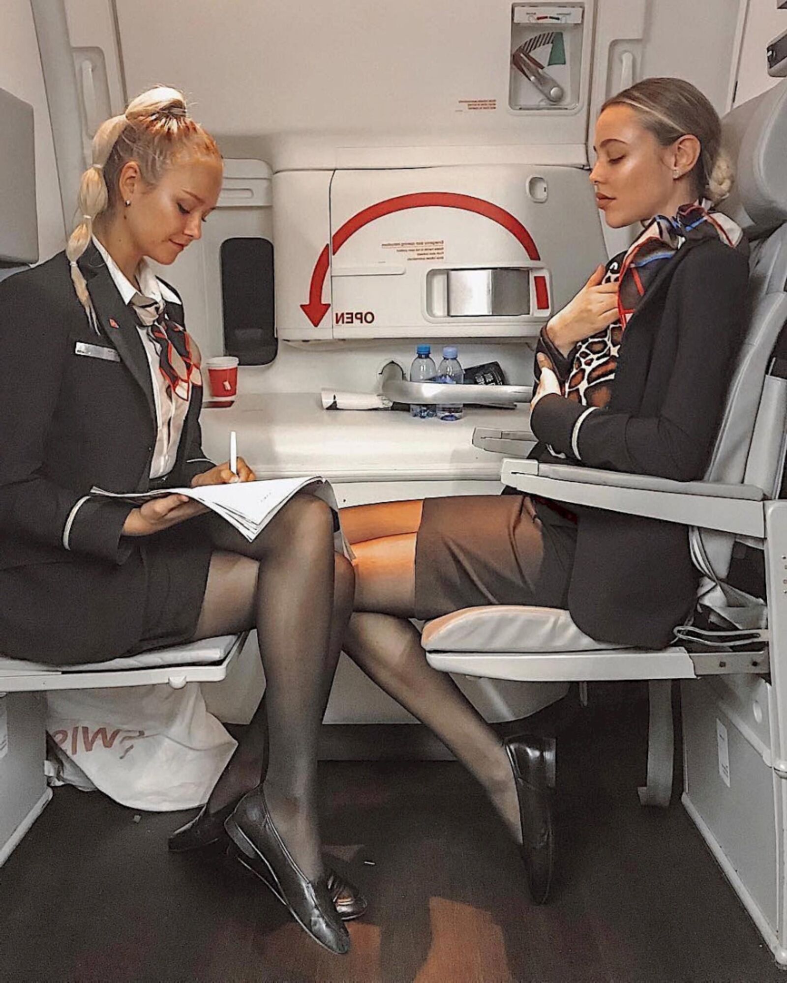 Les jambes dans l'avion !
