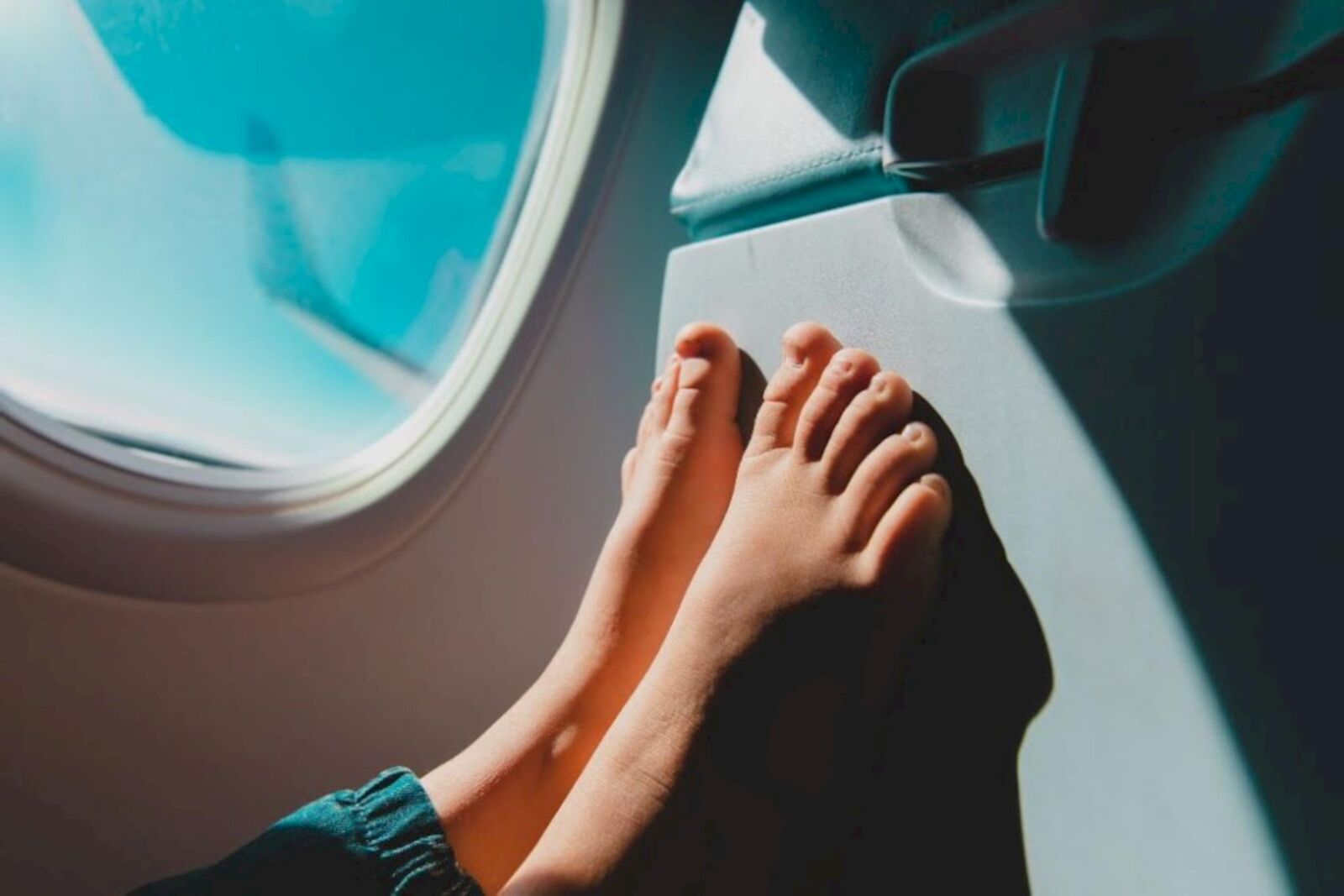 Les jambes dans l'avion !