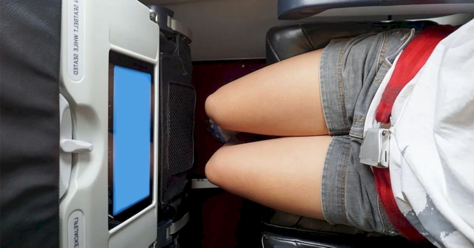 Les jambes dans l'avion !