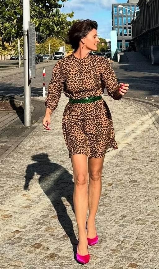 Marlene Lufen geil im Leoparden Kleidchen