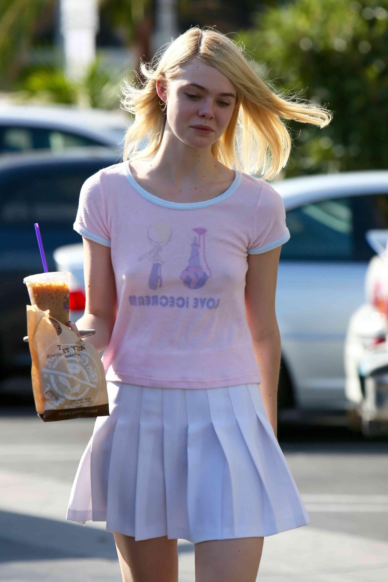 La mignonne Elle Fanning, sans doute pourquoi les producteurs l'ont engagée