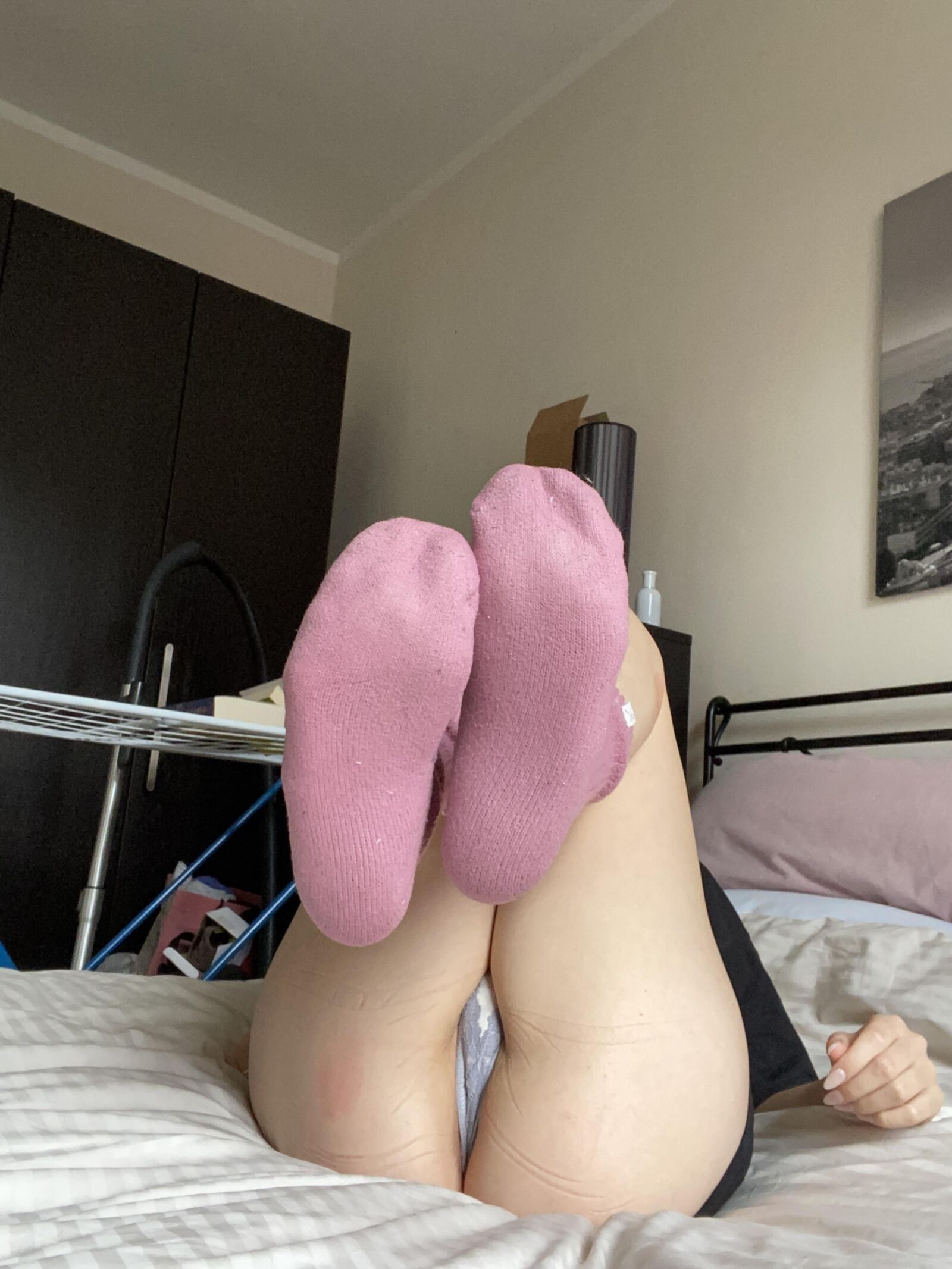 girls in pink socks 