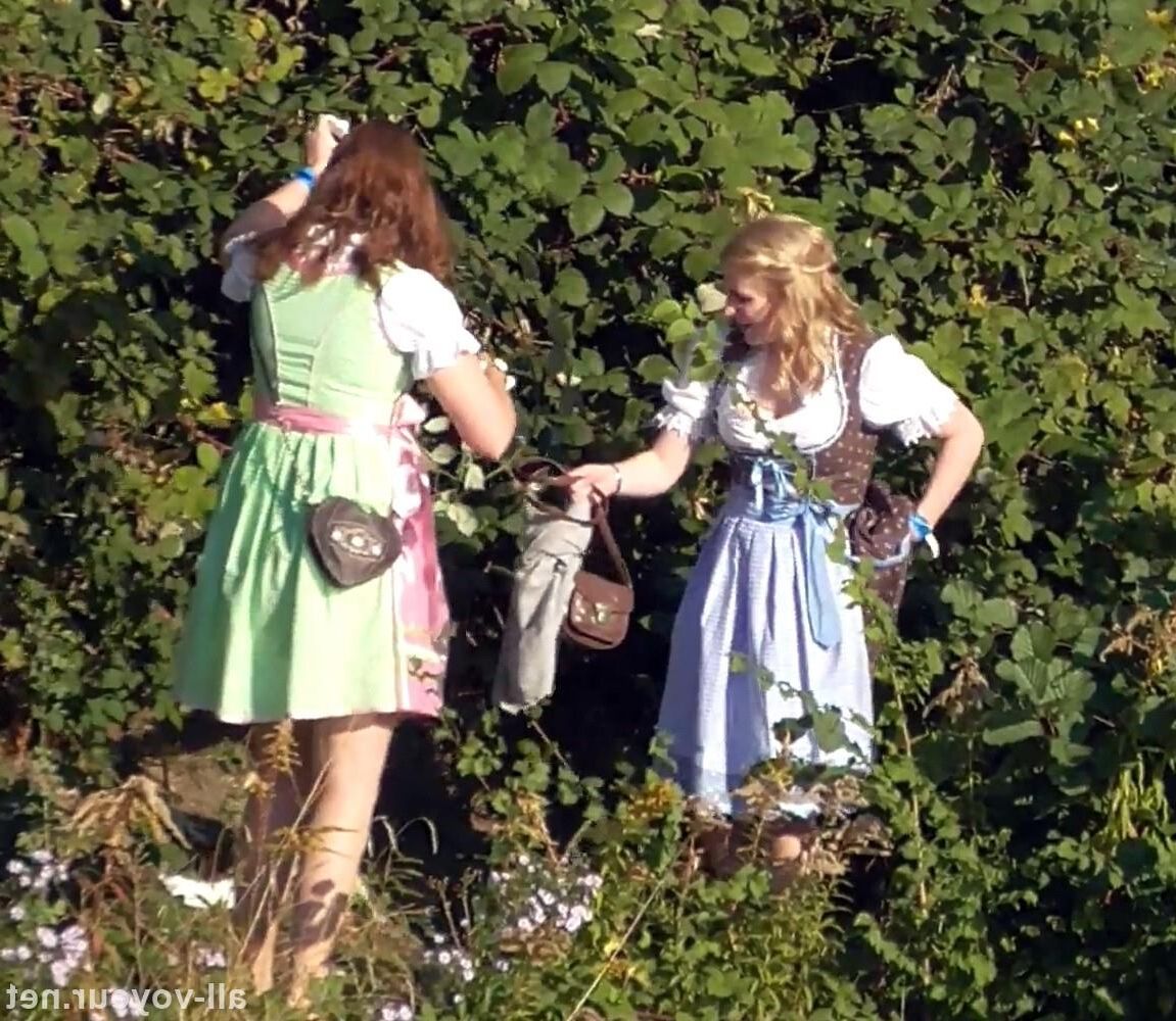 Oktoberfest Voyeur Pissing. Drunk German girls pee 