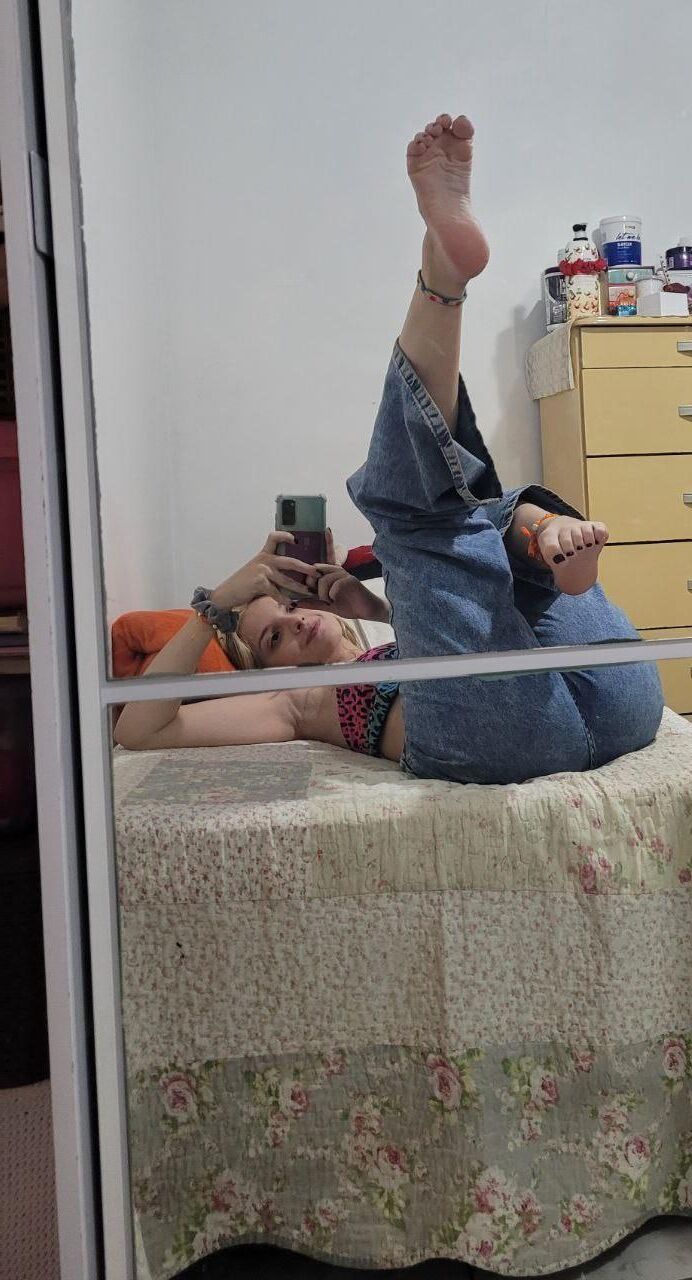 Teen feet barefoot pose