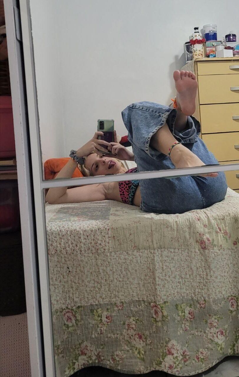 Teen feet barefoot pose