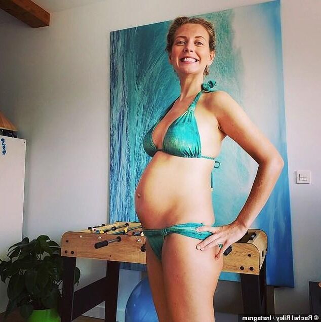 Des célébrités exhibent leur baby bump sexy et enceinte