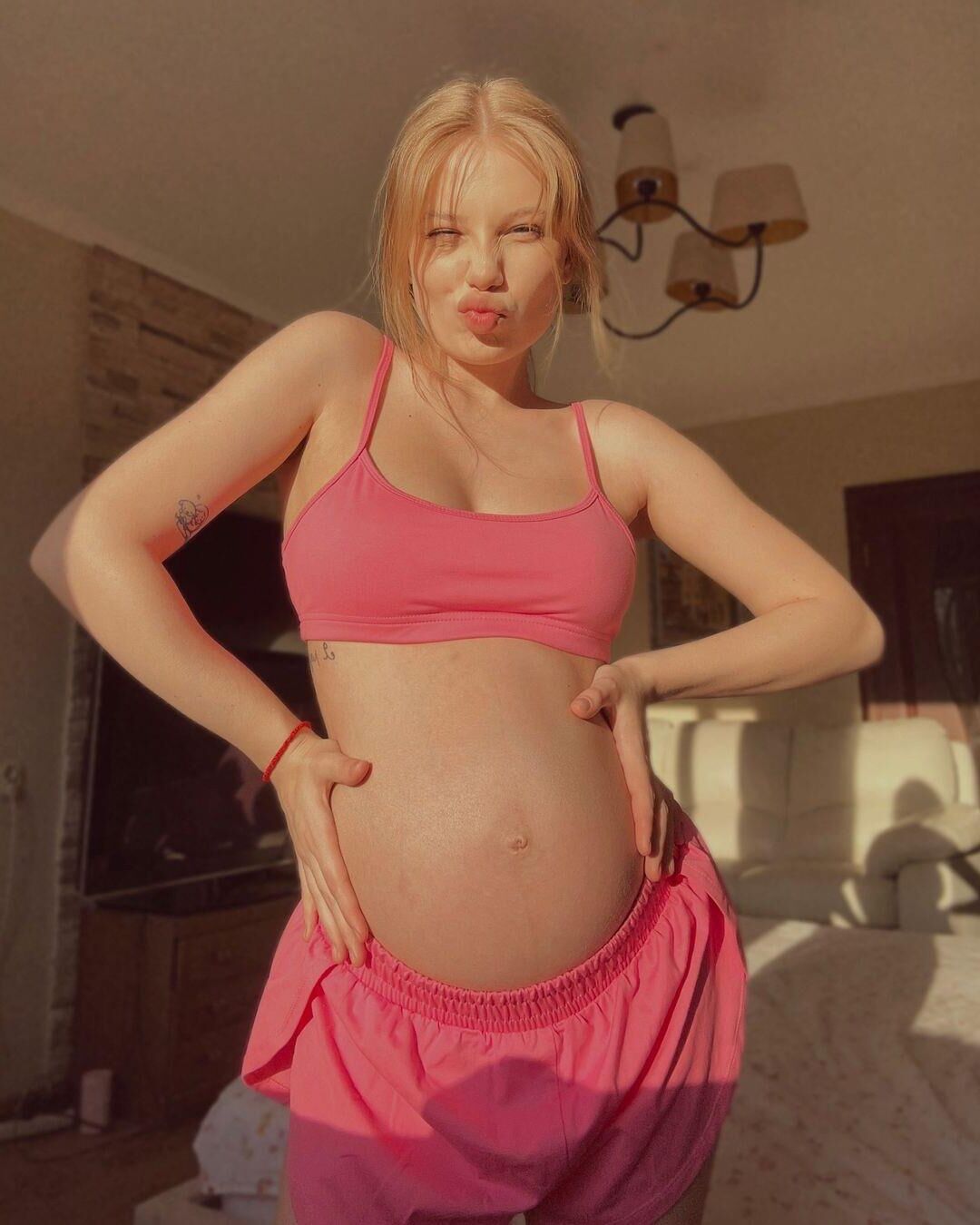 Pche Lincheva - pregnant Instagram hottie