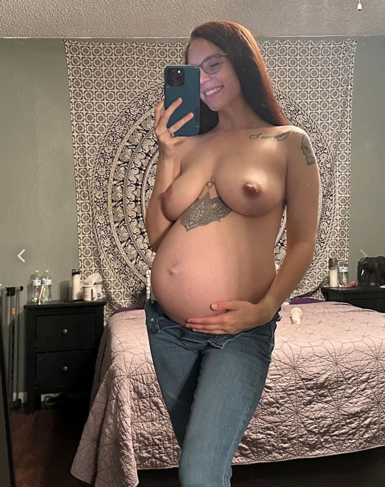 Serah enceinte mignonne