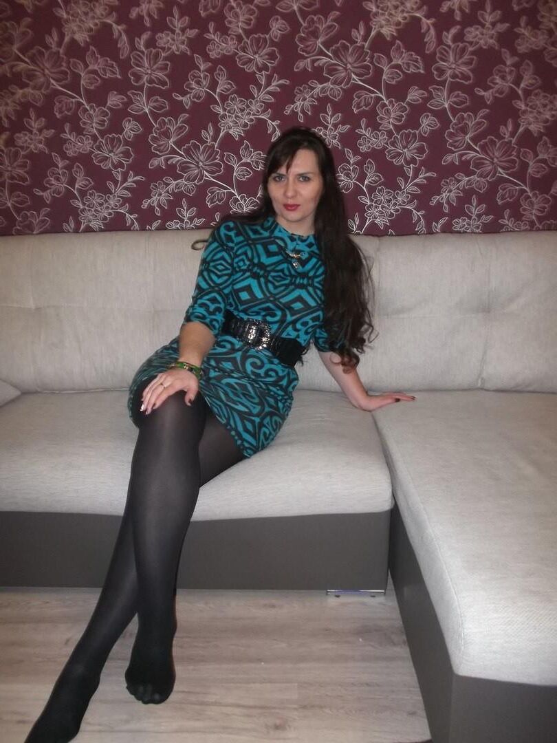 mature opaque pantyhose