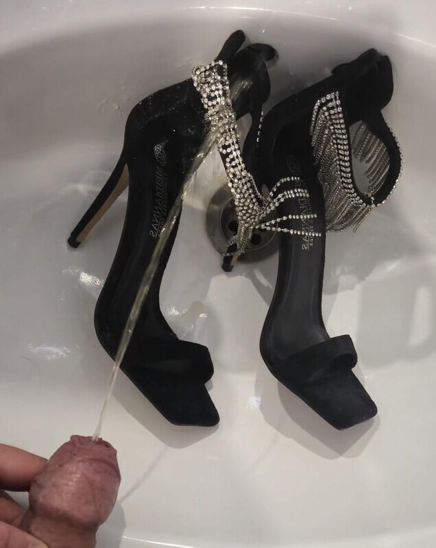 Pissing on ex GF suede sandal heels