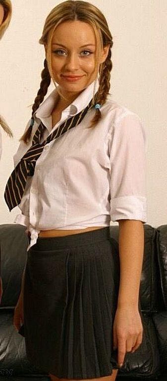 CARLA BROWN LA COLEGIALA QUE TODO HOMBRE QUIERE FOLLAR