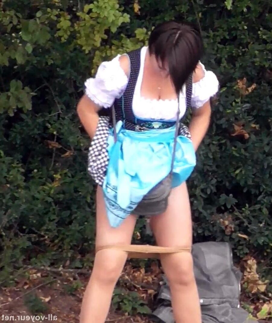 Oktoberfest Voyeur Pissing. Drunk German girls pee 