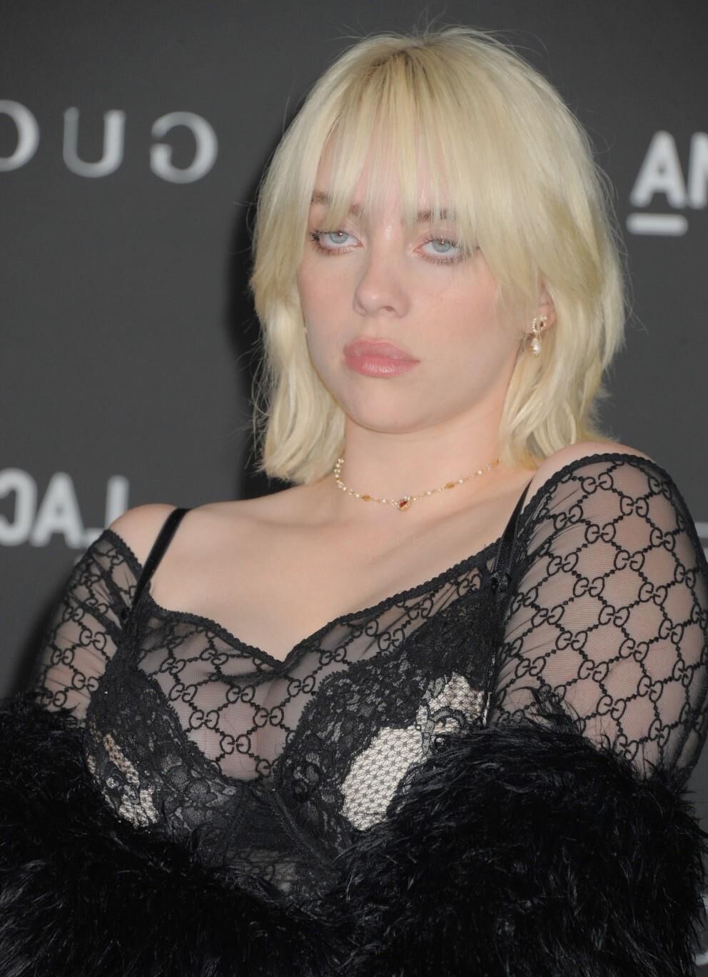 Titcow Billie Eilish, gros seins / gros matériel de branlette