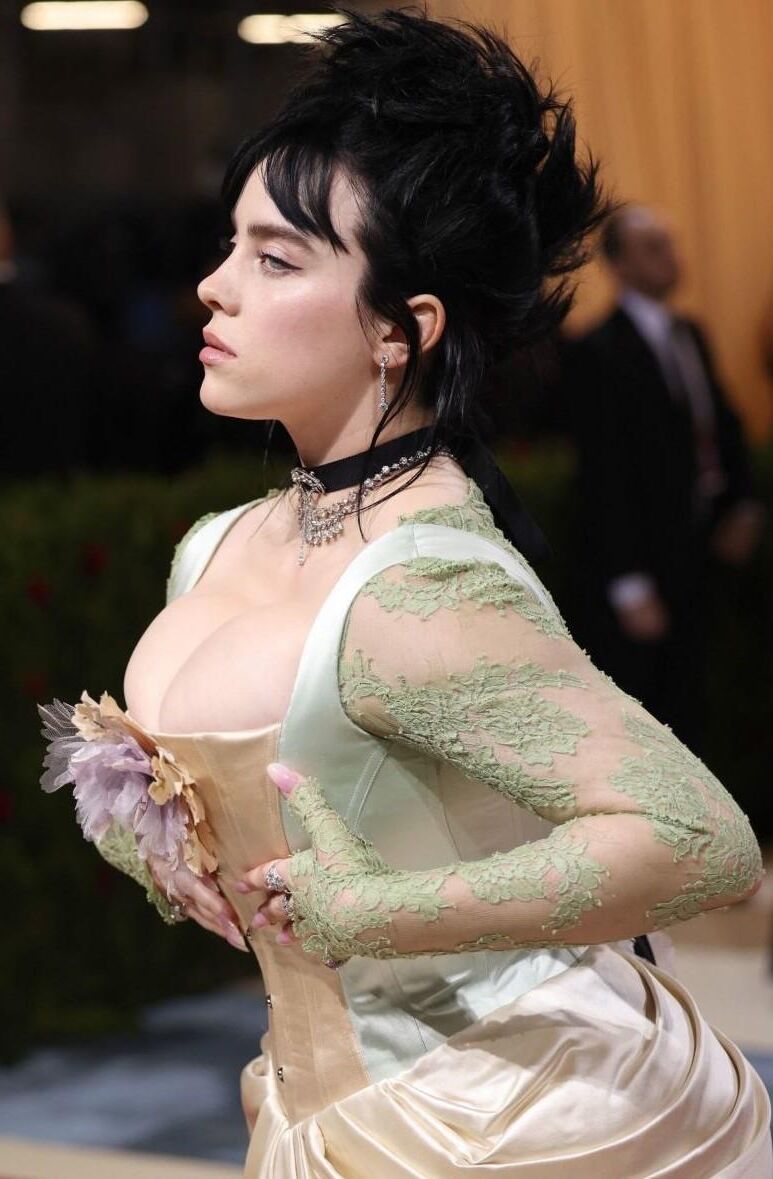 Titcow Billie Eilish, material de paja de tetas grandes / ubres gordas